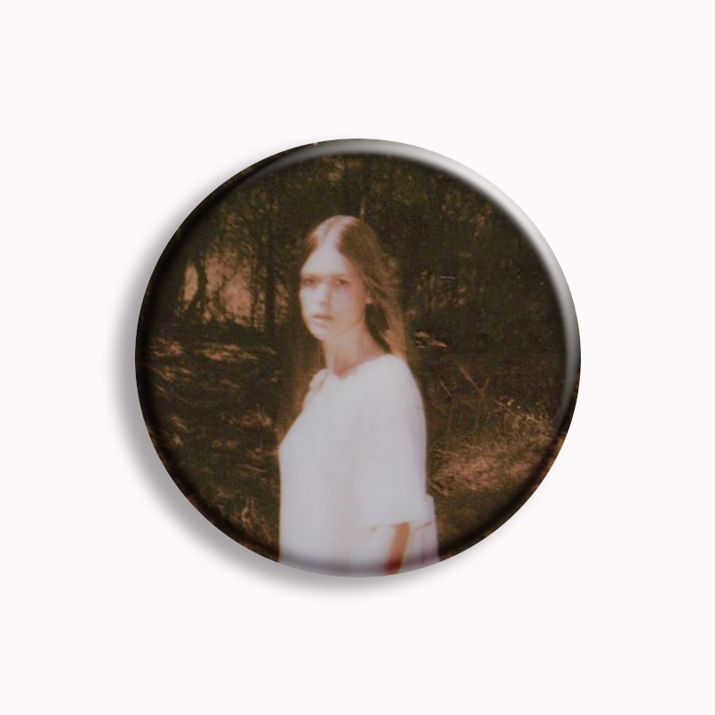 Singer Ethel Cain But Still Be - Pin Button Badge recension och pris