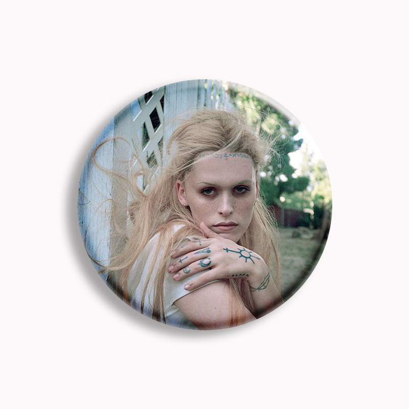 Singer Ethel Cain But Still Be - Pin Button Badge recension och pris